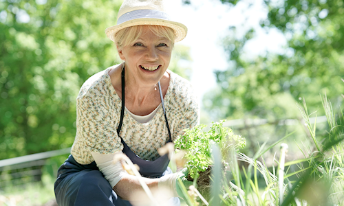 Illustratie vrouw in de tuin