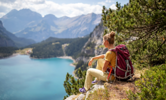 vrouw op berg-332x200